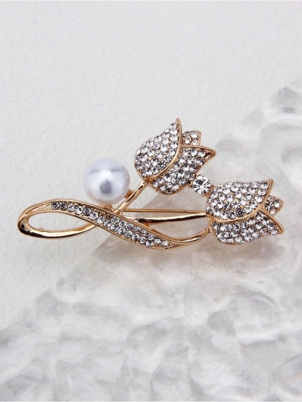 Rhinestone Flower Brooch Pin – Elegant Gold Tone ✨